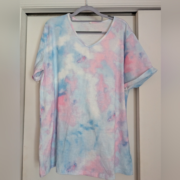 Women's Tie-Dye V-Neck Top - Picture 4 of 4